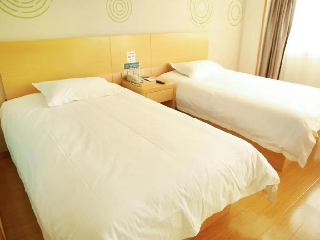 Bed in GreenTree Inn Binzhou Bus Station