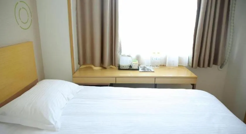 Bed in GreenTree Inn Binzhou Bus Station