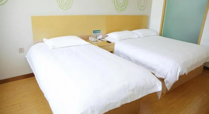 Bed in GreenTree Inn Binzhou Bus Station