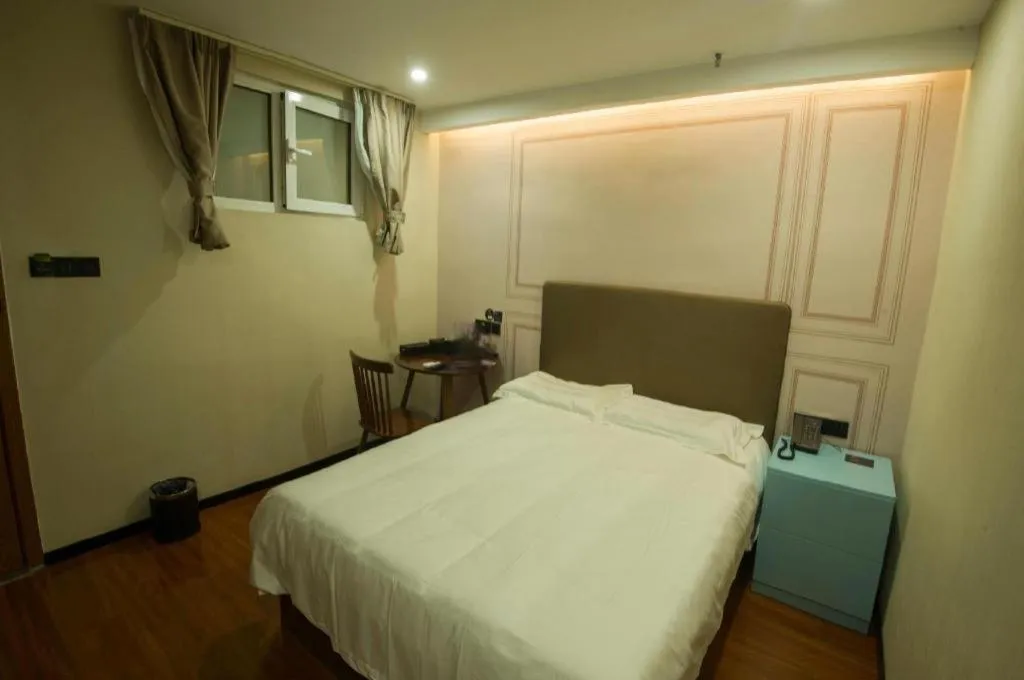 Bed in GreenTree Inn Binzhou Bus Station