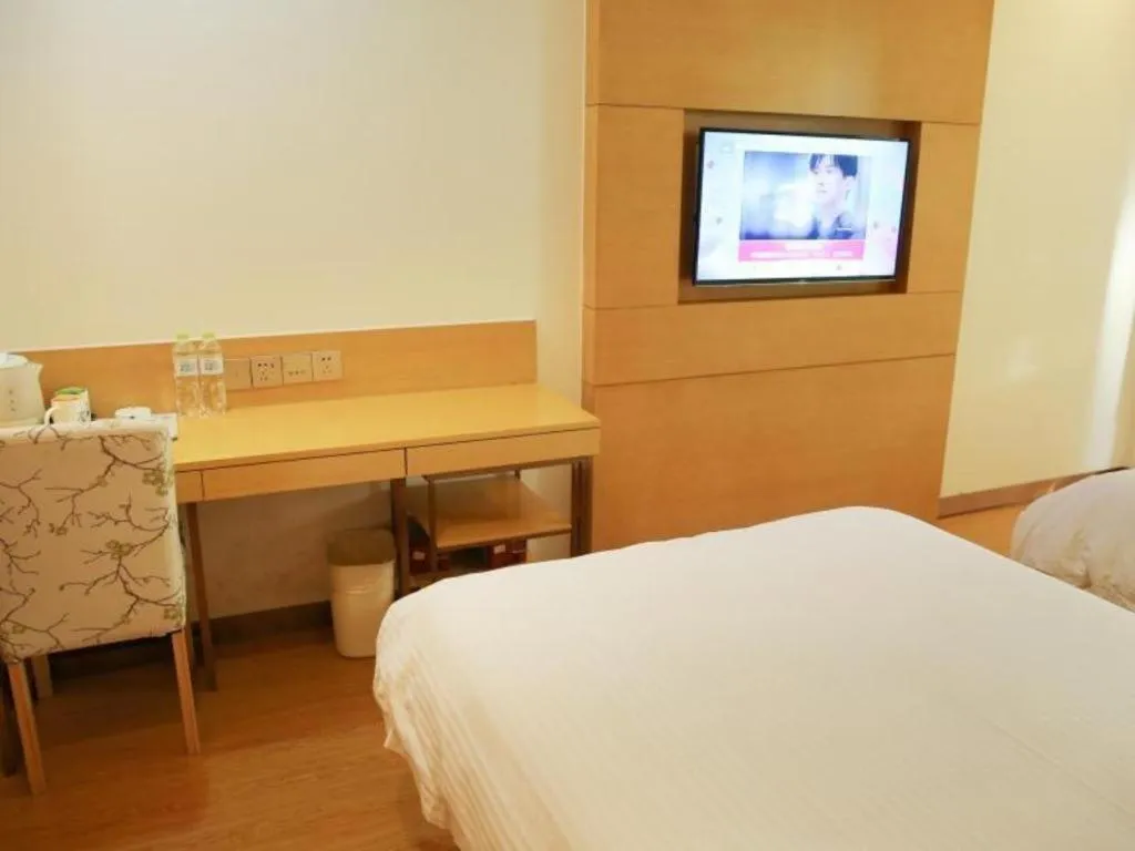 Bed in GreenTree Inn Binzhou Bus Station