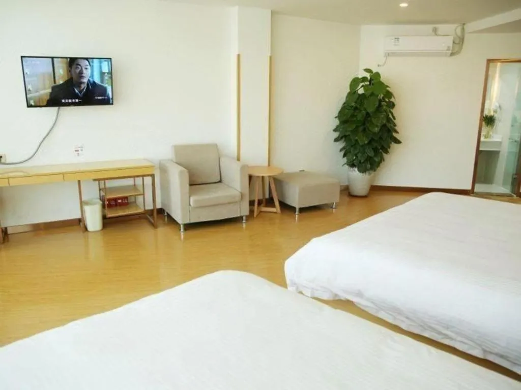 Bed in GreenTree Inn Binzhou Bus Station