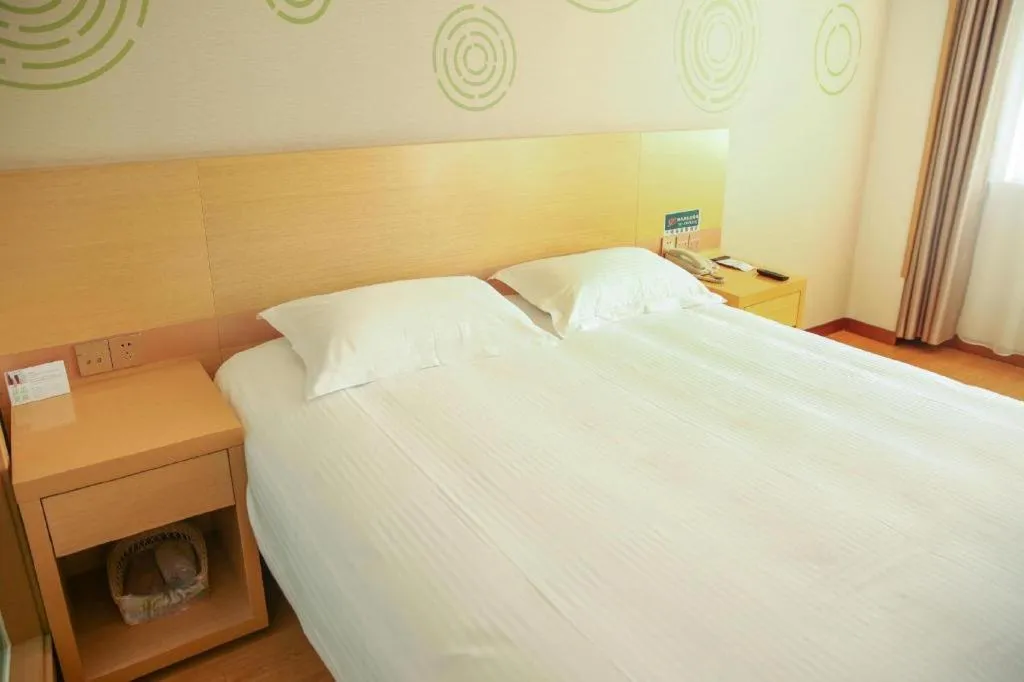 Bed in GreenTree Inn Binzhou Bus Station