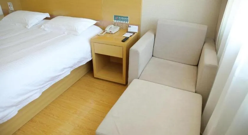 Bed in GreenTree Inn Binzhou Bus Station