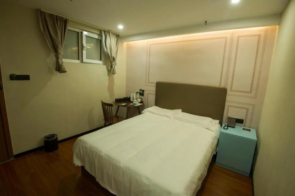 Bed in GreenTree Inn Binzhou Bus Station