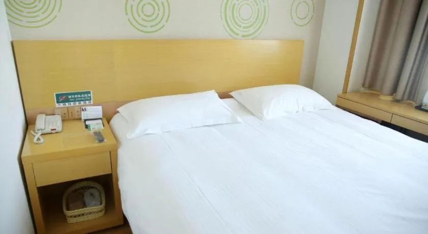 Bed in GreenTree Inn Binzhou Bus Station