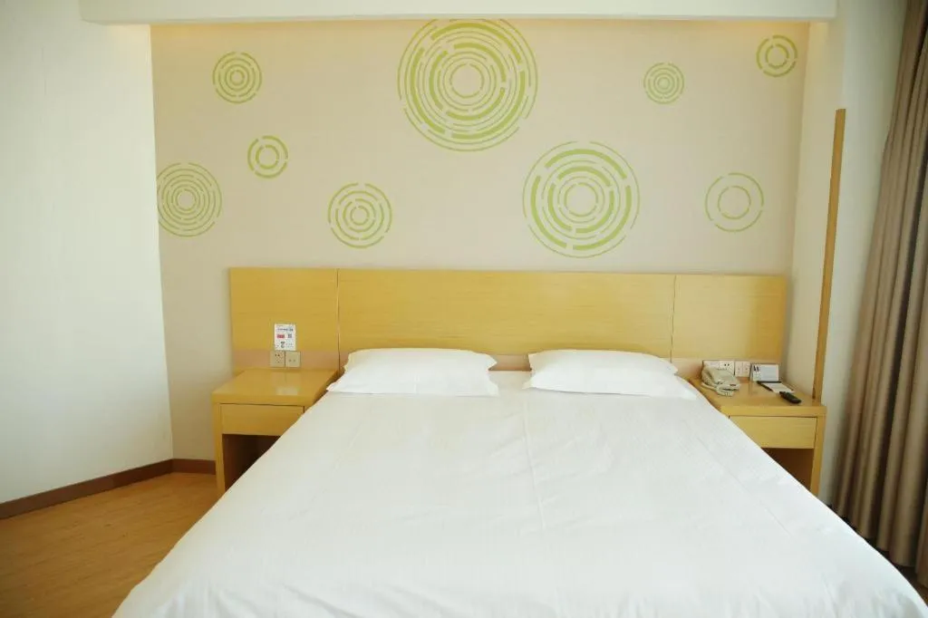 Bed in GreenTree Inn Binzhou Bus Station