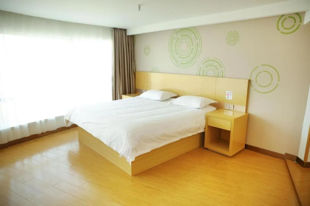 Bed in GreenTree Inn Binzhou Bus Station