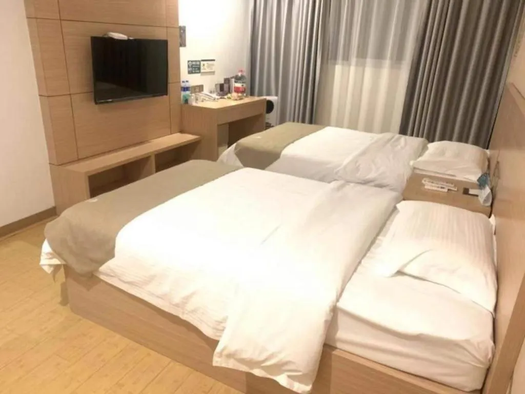 Bed in GreenTree Inn Yancheng Dongtai Fuan Town Express Hotel