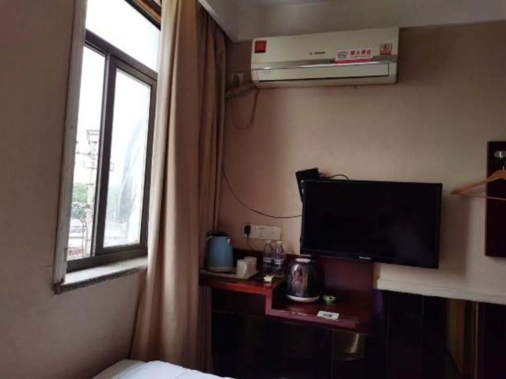 Bed in Shell Hotel Shanghai Baoshan Meilanhu Luosheng Road