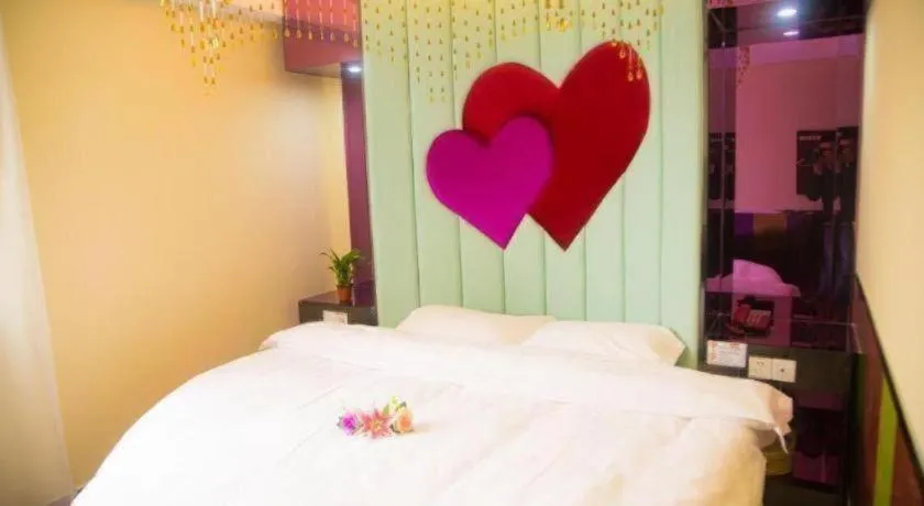 Bed in Shell Hotel Shanghai Baoshan Meilanhu Luosheng Road