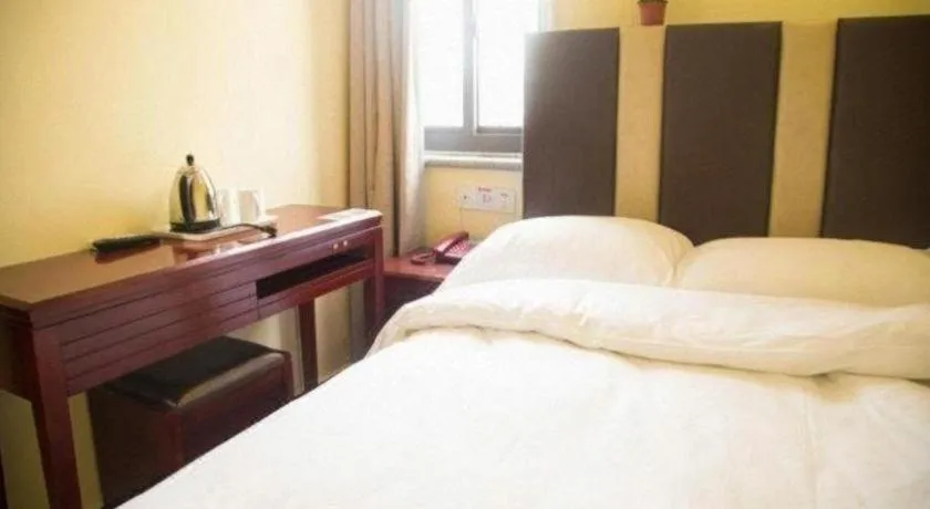 Bed in Shell Hotel Shanghai Baoshan Meilanhu Luosheng Road