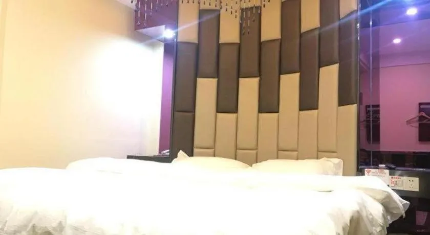 Bed in Shell Hotel Shanghai Baoshan Meilanhu Luosheng Road