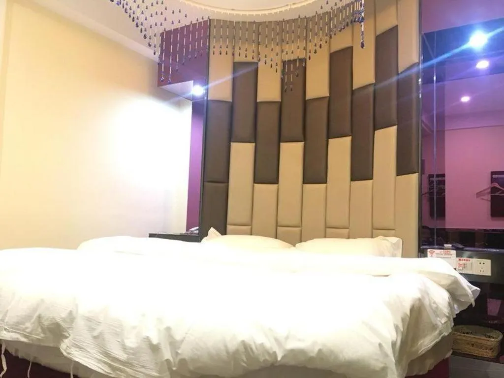 Bed in Shell Hotel Shanghai Baoshan Meilanhu Luosheng Road
