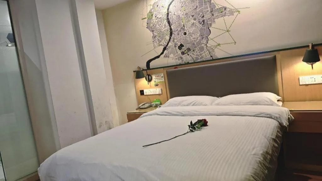 Bed in Vatica Hefei Feidong County Yuzhou Central Square Hotel