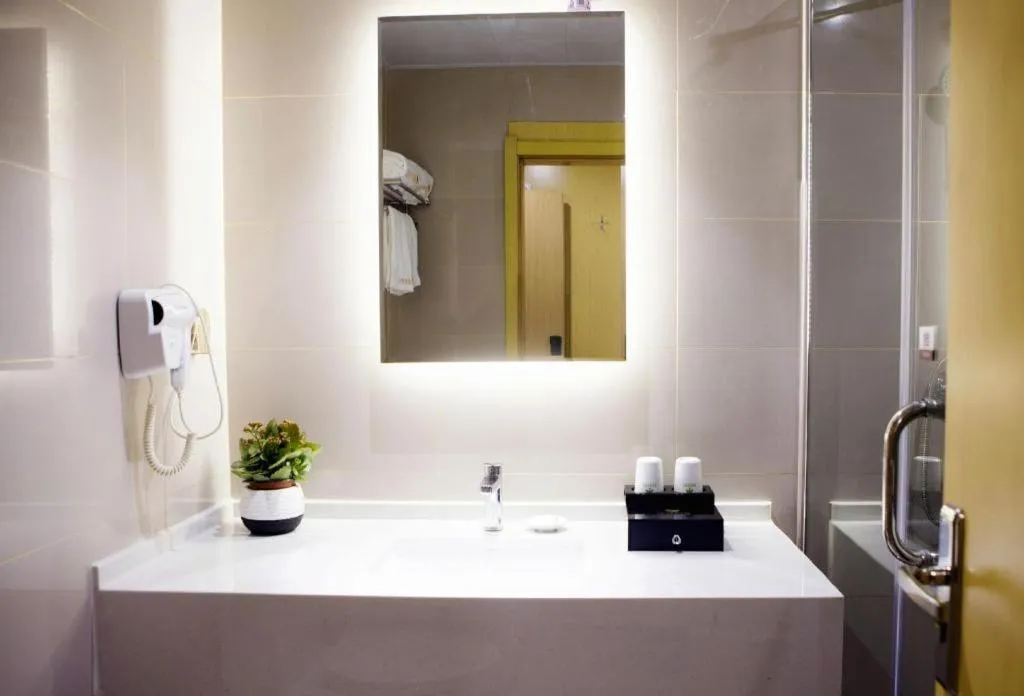 GreenTree Inn Huanggang City Wuxue City Kanjiang Avenue