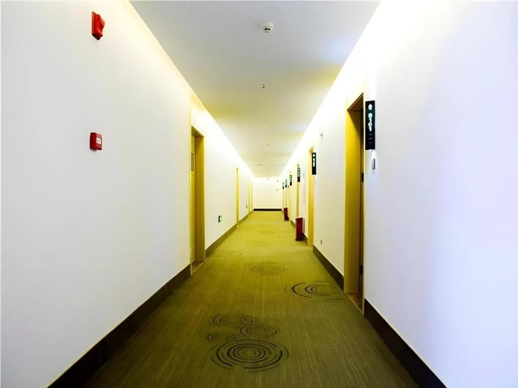 GreenTree Inn Huanggang City Wuxue City Kanjiang Avenue