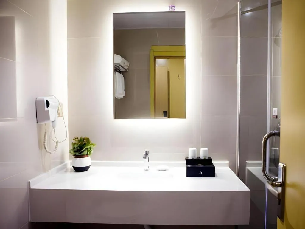 GreenTree Inn Huanggang City Wuxue City Kanjiang Avenue