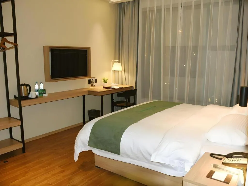 Bed in GreenTree Inn Wuxi Quanshan Center