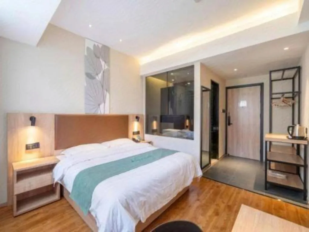 Bed in GreenTree Inn Wuxi Quanshan Center