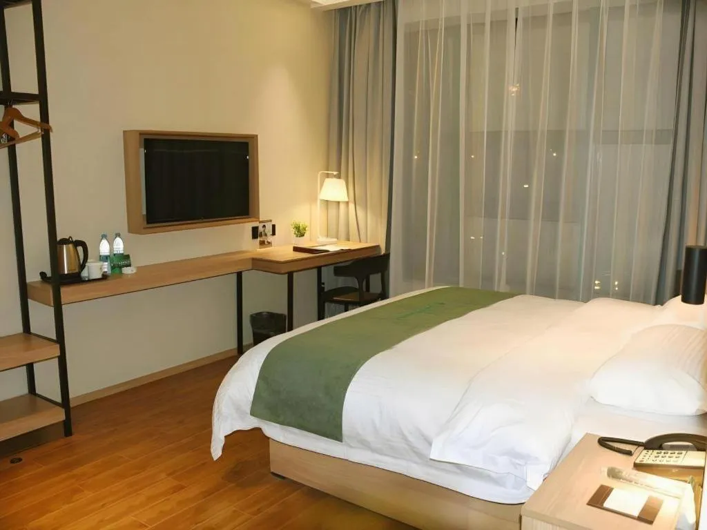 Bed in GreenTree Inn Wuxi Quanshan Center