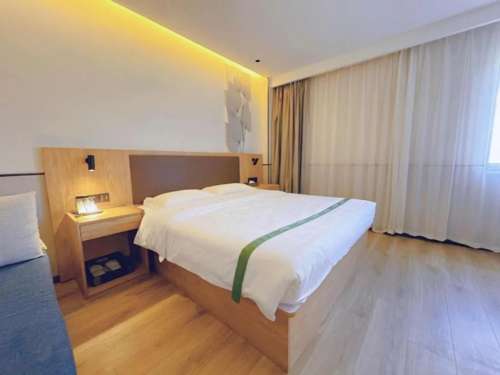Bed in GreenTree Inn Nanjing Baijiahu