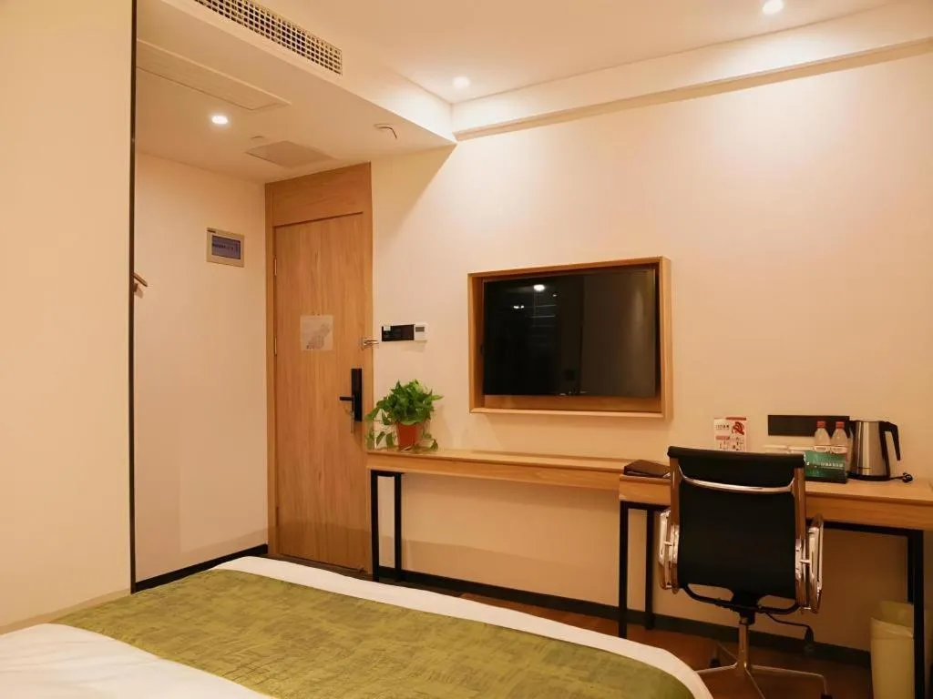 Bed in GreenTree Inn Nanjing Baijiahu