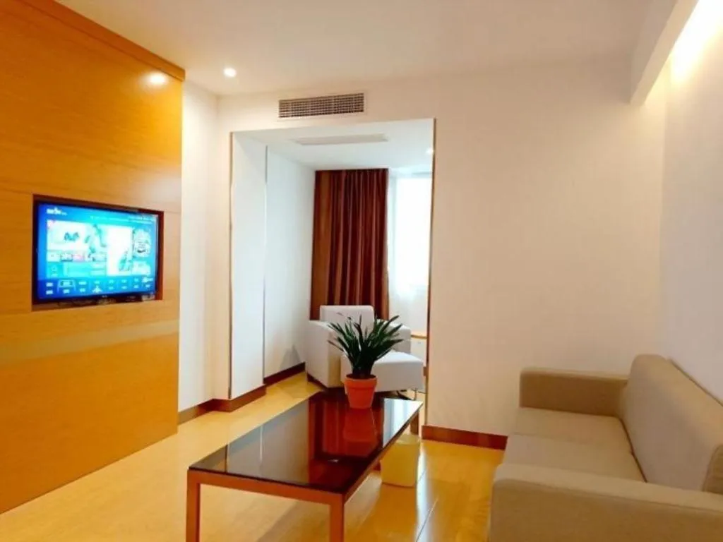 GreenTree Inn Fuyang Technician College