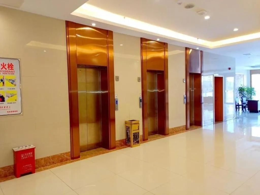 GreenTree Inn Fuyang Technician College