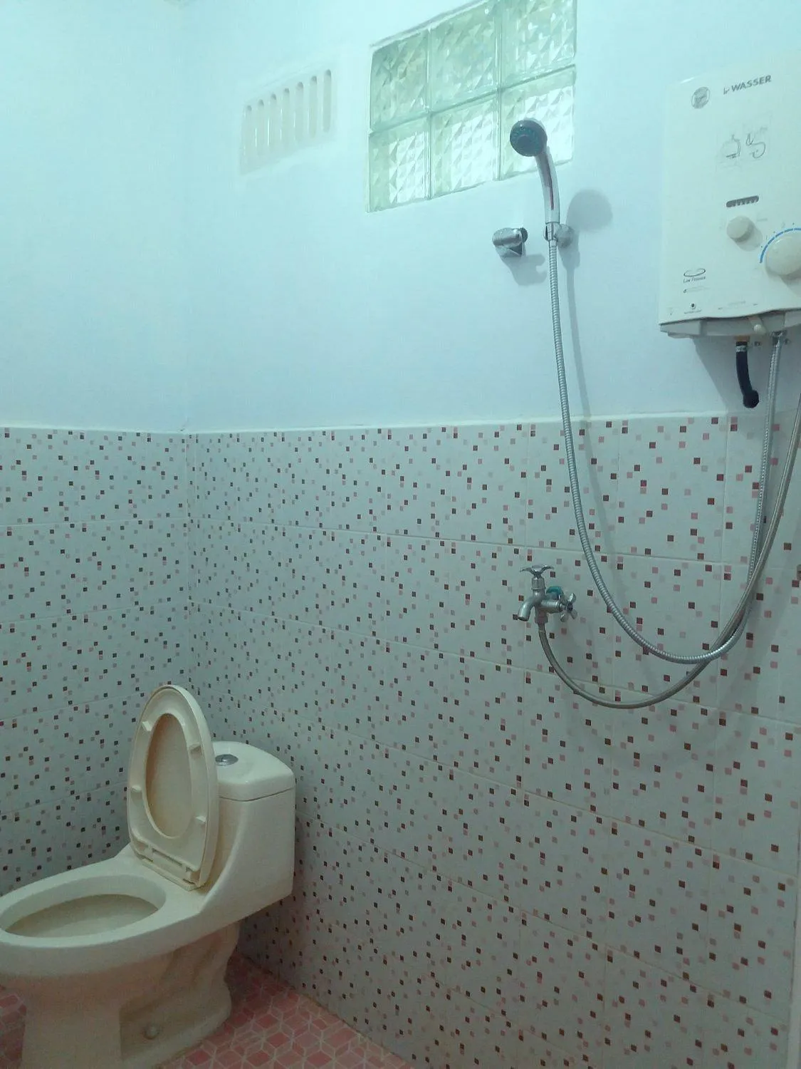 Shower in Tangkoko Macaca