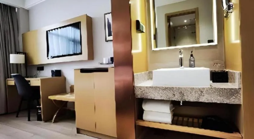 Home Inn Plus Shanghai Middle Ring Jinshajiang Road Fengzhuang Metro Station