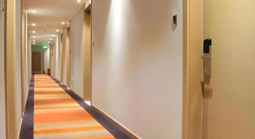 Home Inn Plus Shanghai Middle Ring Jinshajiang Road Fengzhuang Metro Station