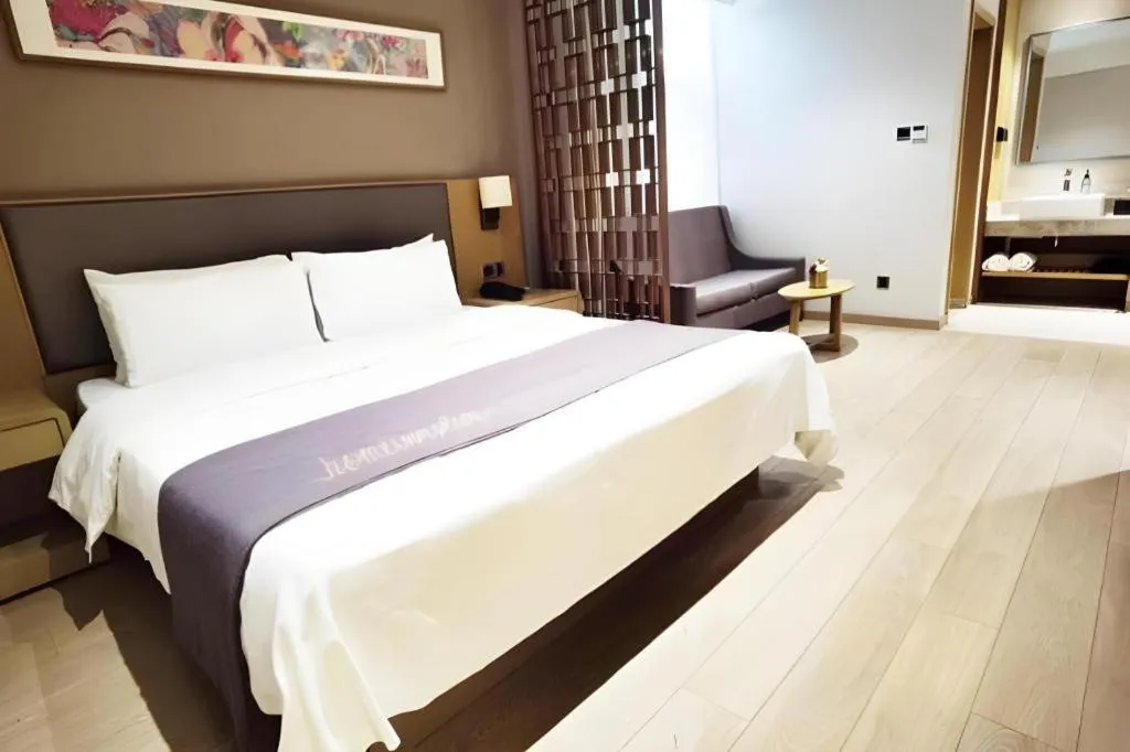 Bed in Home Inn Plus Shanghai Middle Ring Jinshajiang Road Fengzhuang Metro Station