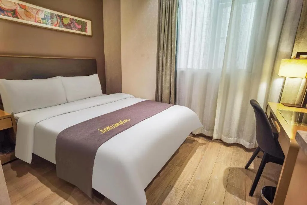 Bed in Home Inn Plus Shanghai Middle Ring Jinshajiang Road Fengzhuang Metro Station