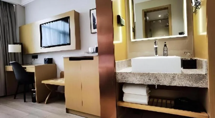 Home Inn Plus Shanghai Middle Ring Jinshajiang Road Fengzhuang Metro Station