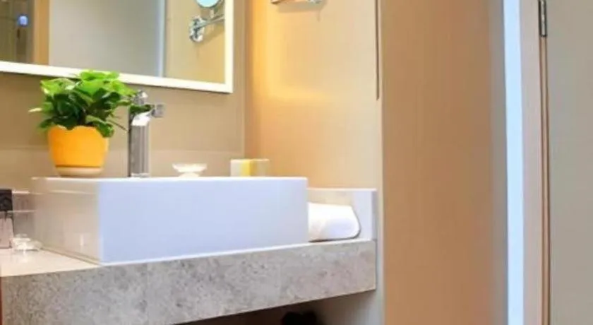 Home Inn Plus Shanghai Middle Ring Jinshajiang Road Fengzhuang Metro Station