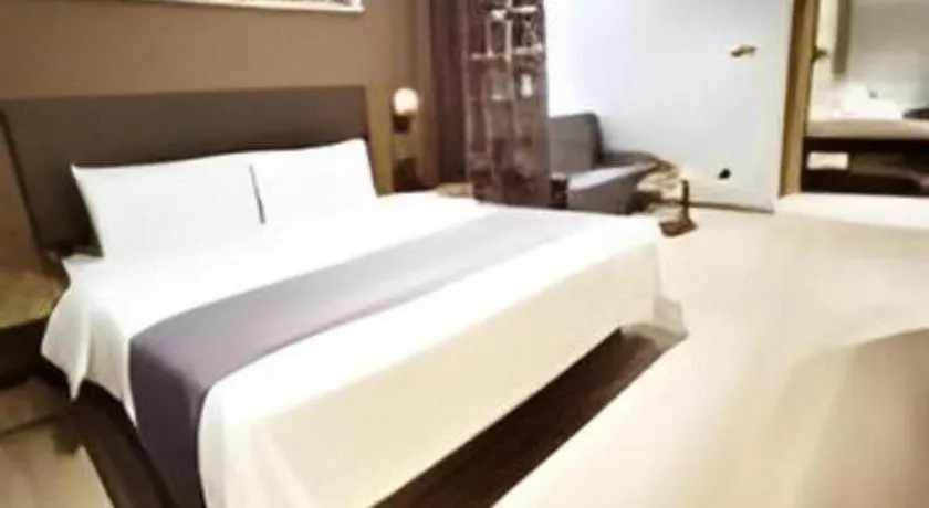 Bed in Home Inn Plus Shanghai Middle Ring Jinshajiang Road Fengzhuang Metro Station