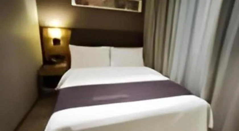 Bed in Home Inn Plus Shanghai Middle Ring Jinshajiang Road Fengzhuang Metro Station