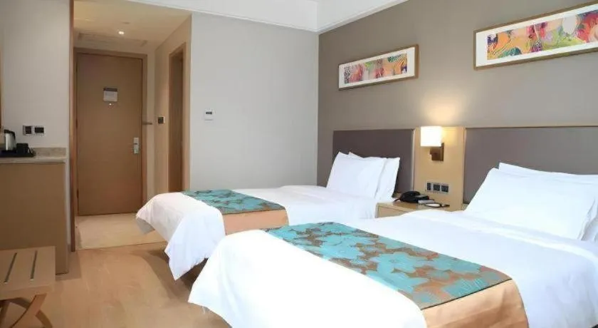 Bed in Home Inn Plus Shanghai Middle Ring Jinshajiang Road Fengzhuang Metro Station