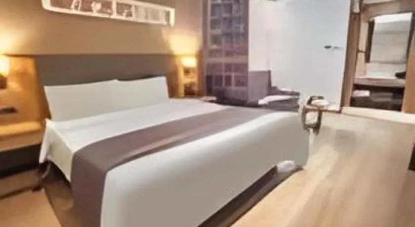 Bed in Home Inn Plus Shanghai Middle Ring Jinshajiang Road Fengzhuang Metro Station