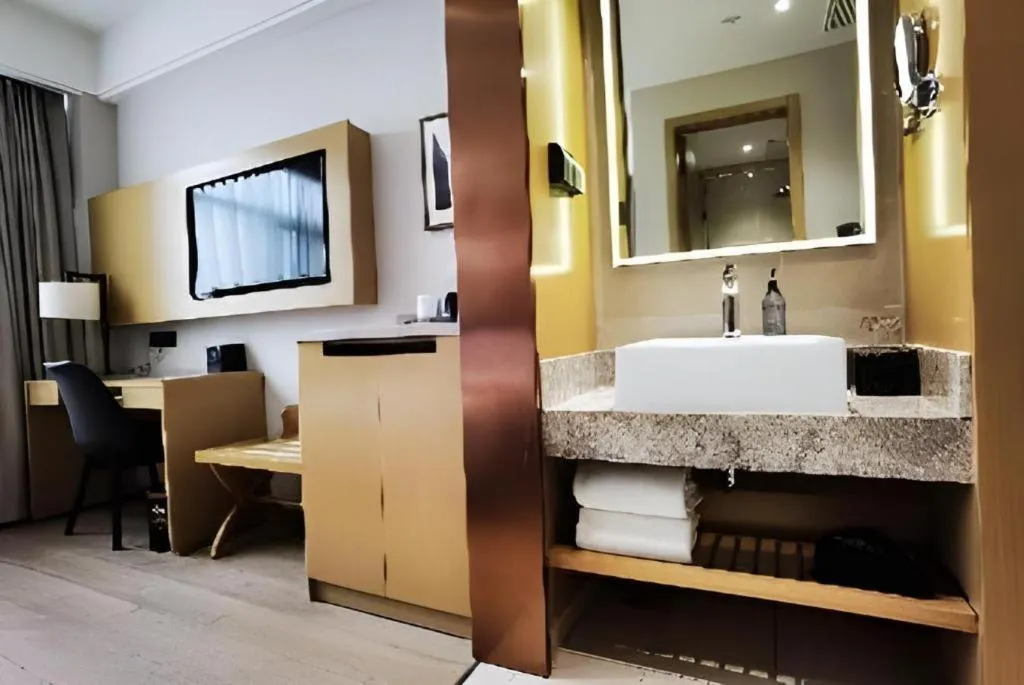 Home Inn Plus Shanghai Middle Ring Jinshajiang Road Fengzhuang Metro Station