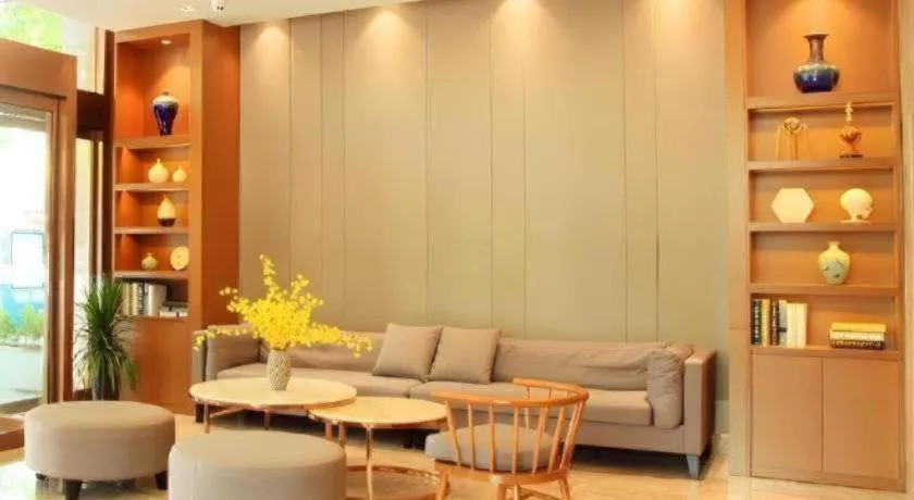 Home Inn Plus Shanghai Middle Ring Jinshajiang Road Fengzhuang Metro Station