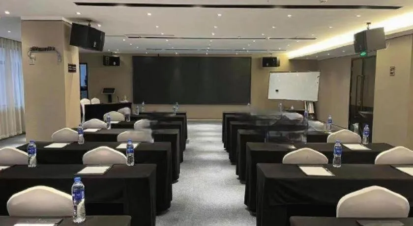 Yitel Collection Shenyang Hunnan Olympic Sports Center Caixia Street Metro Station