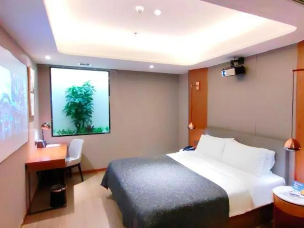 Bed in Yitel Collection Shenyang North Railway Station Metro Station