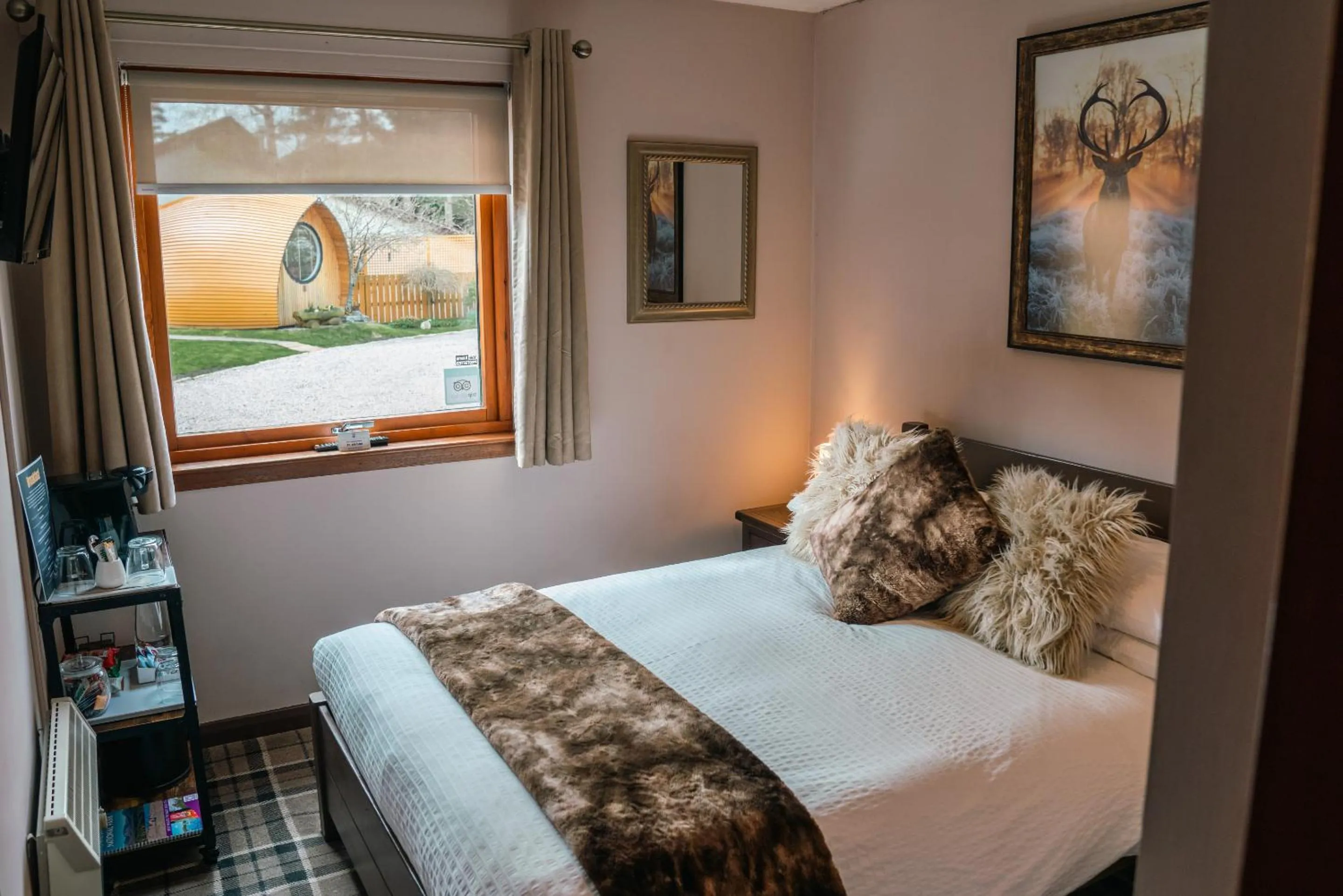 Bedroom, Bed in Eriskay B&B and Aviemore Glamping