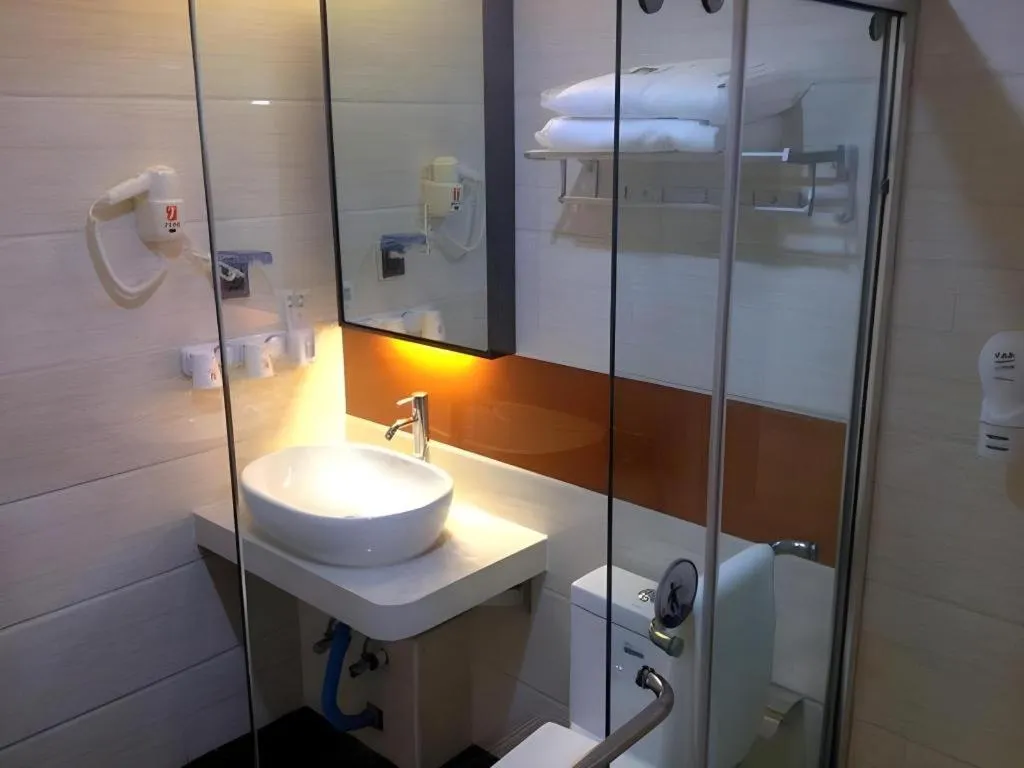 7 Days Premium Lintao City Golden Street Shopping Plaza Branch