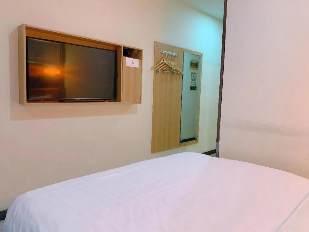 Bed in 7 Days Premium Lintao City Golden Street Shopping Plaza Branch