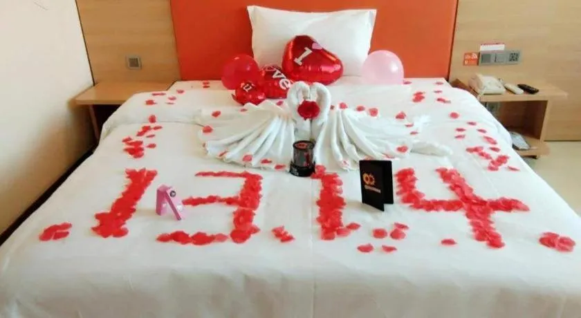 Bed in 7 Days Premium Lintao City Golden Street Shopping Plaza Branch