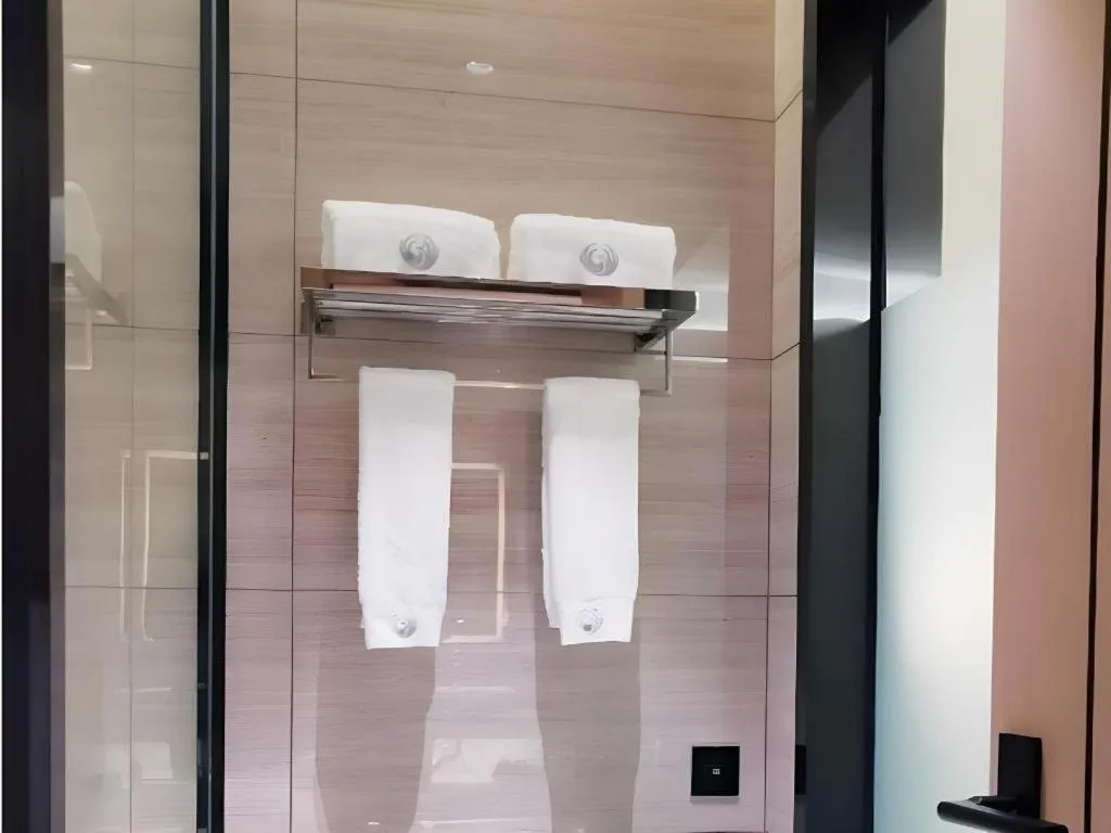 Gya Hotel Jurong England International