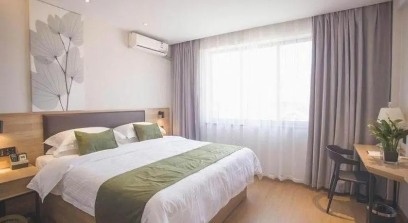 Bed in GreenTree Inn Express Taizhou Jiangyan Hardware City